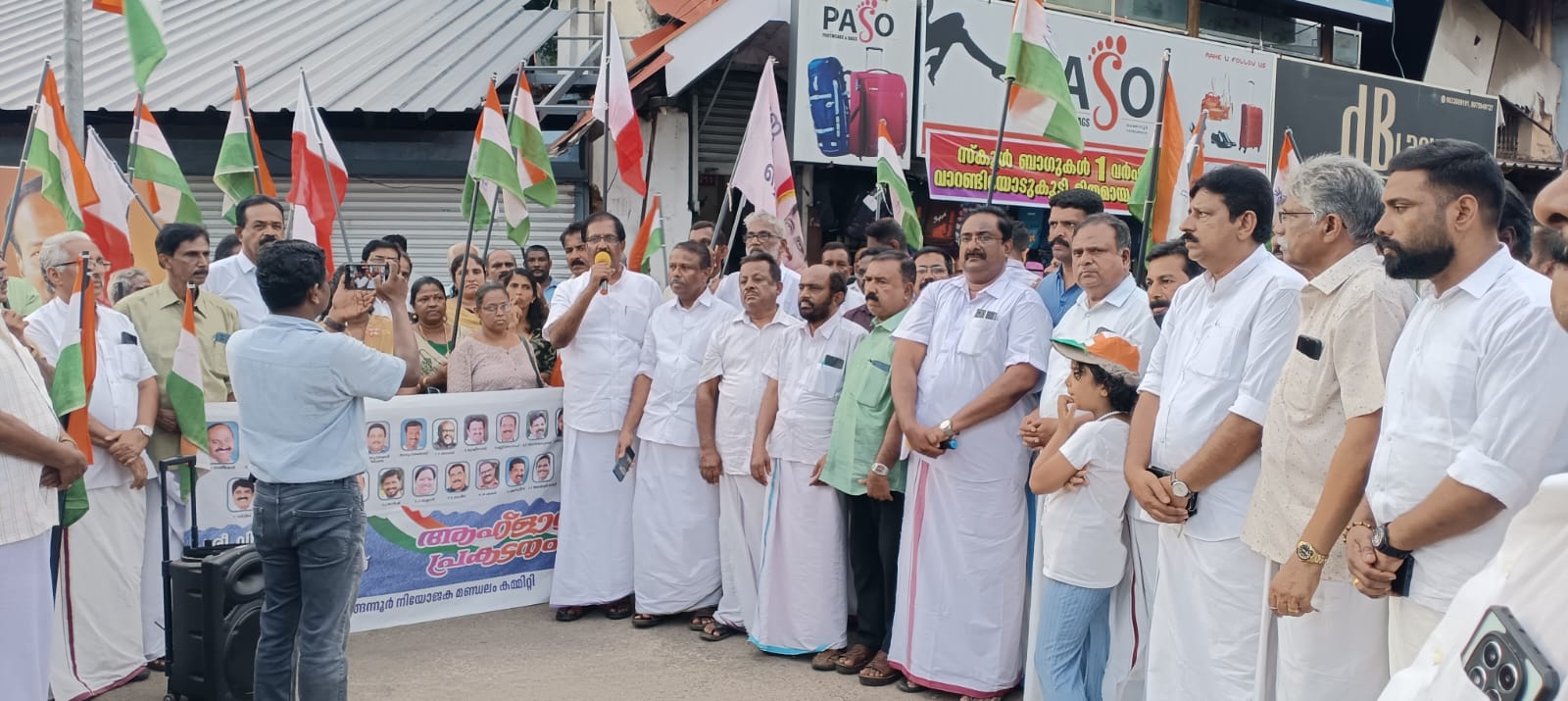 യുഡിഎഫ് സര്‍ക്കാരിന്‍റെ സത്യപ്രതിജ്ഞയില്‍ ചെങ്ങന്നൂരില്‍ ആഹ്ളാദ പ്രകടനം നടത്തി.